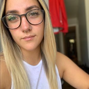 Meet your Posher, Alexandra